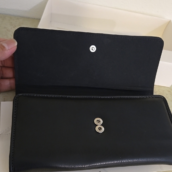 Etienne Aigner Black Leather Wallet - Picture 3 of 10